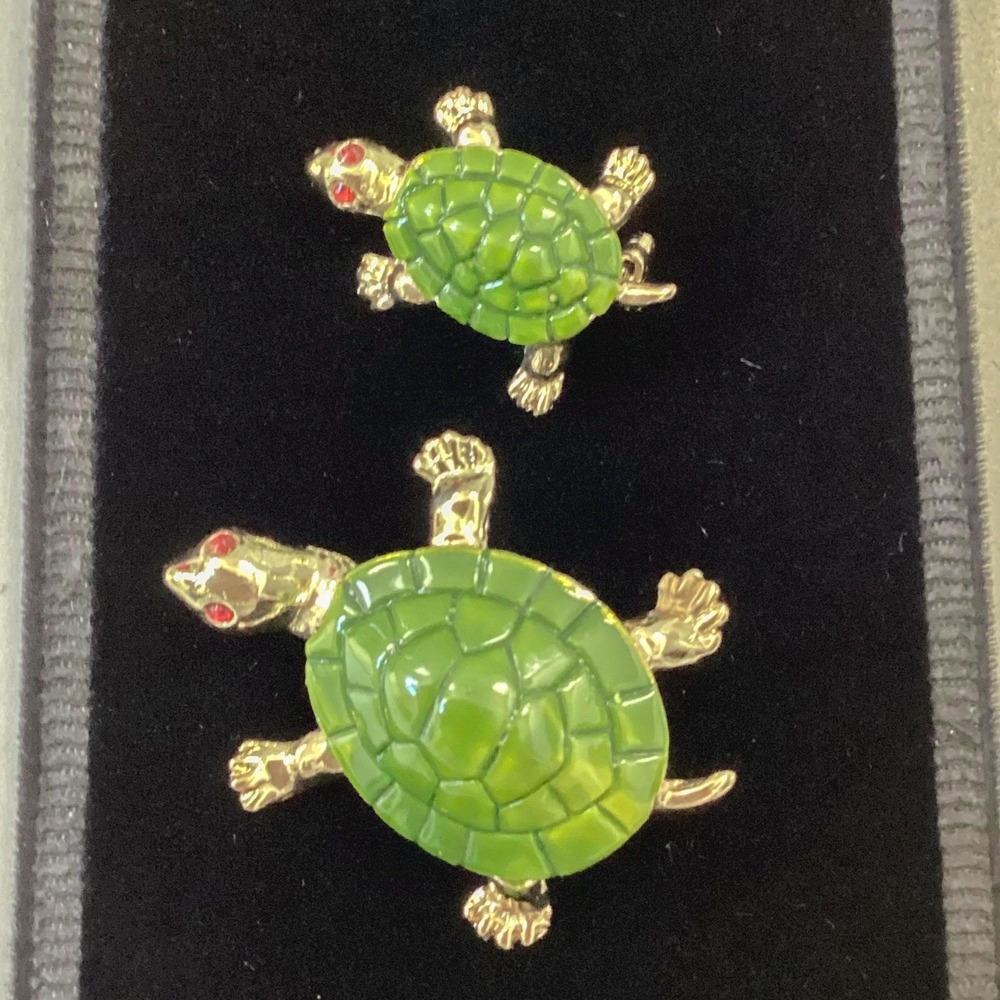 Vintage Turtle Brooch Set Unisex Pins Green Enamel Gold Pin Red Eye Brooches 60s